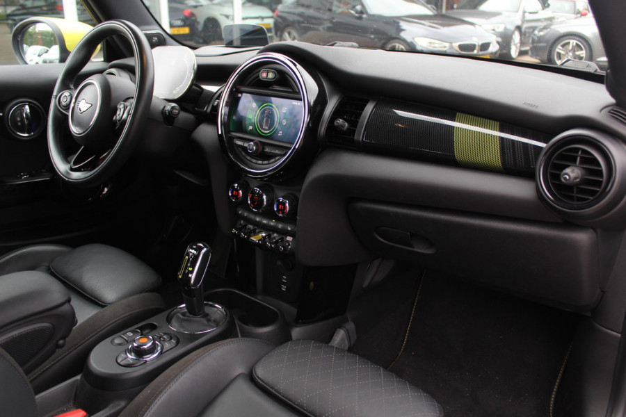 MINI Mini Electric Charged 33 kWh / Camera / Head-up / Leder / Harman Kardon / Keyless / 17'' / CarPlay / Stoelverwarming / Matrix LED / DAB / Cruise Control