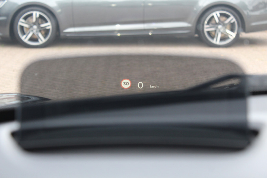 MINI Mini Electric Charged 33 kWh / Camera / Head-up / Leder / Harman Kardon / Keyless / 17'' / CarPlay / Stoelverwarming / Matrix LED / DAB / Cruise Control