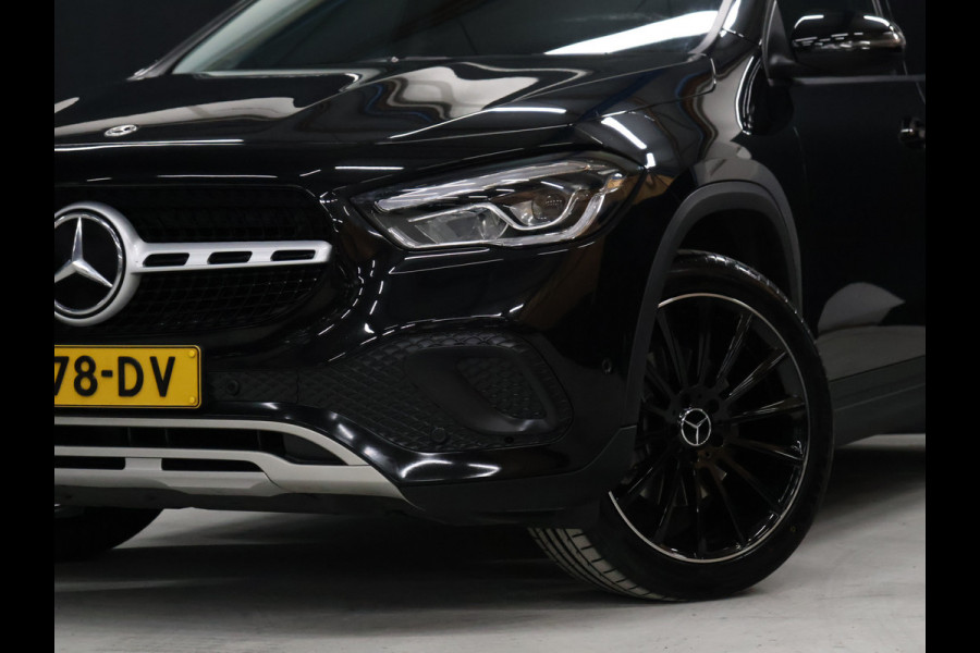 Mercedes-Benz GLA 200 Sport [ACHTERUITRIJCAMERA, DIGITAL DASHBOARD, LED, CRUISE CONTORL, BLUETOOTH TELEFOON, PDC V+A, AUTOMATISCHE AIRCO, AUTOMATISCHE VERLICHTING, NAVIGATIE, AUTOMAAT, NIEUWSTAAT]