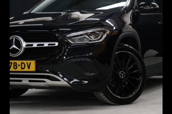 Mercedes-Benz GLA 200 Sport [ACHTERUITRIJCAMERA, DIGITAL DASHBOARD, LED, CRUISE CONTORL, BLUETOOTH TELEFOON, PDC V+A, AUTOMATISCHE AIRCO, AUTOMATISCHE VERLICHTING, NAVIGATIE, AUTOMAAT, NIEUWSTAAT]