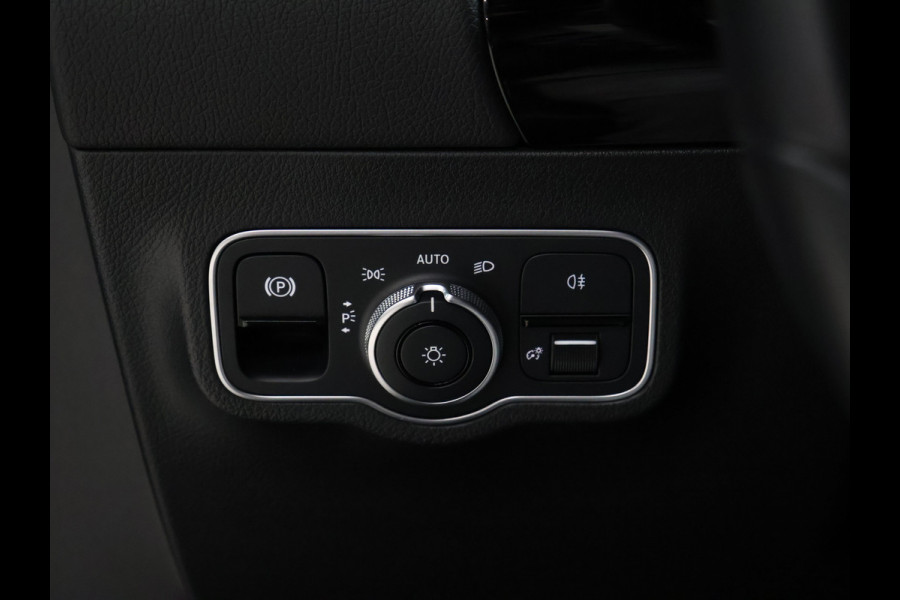 Mercedes-Benz GLA 200 Sport [ACHTERUITRIJCAMERA, DIGITAL DASHBOARD, LED, CRUISE CONTORL, BLUETOOTH TELEFOON, PDC V+A, AUTOMATISCHE AIRCO, AUTOMATISCHE VERLICHTING, NAVIGATIE, AUTOMAAT, NIEUWSTAAT]