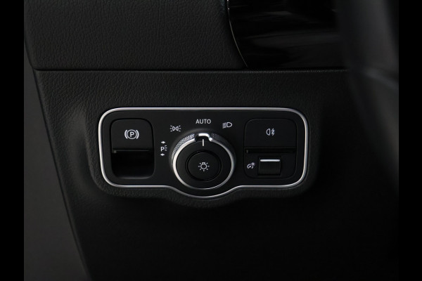 Mercedes-Benz GLA 200 Sport [ACHTERUITRIJCAMERA, DIGITAL DASHBOARD, LED, CRUISE CONTORL, BLUETOOTH TELEFOON, PDC V+A, AUTOMATISCHE AIRCO, AUTOMATISCHE VERLICHTING, NAVIGATIE, AUTOMAAT, NIEUWSTAAT]