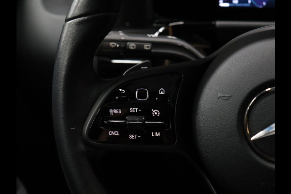 Mercedes-Benz GLA 200 Sport [ACHTERUITRIJCAMERA, DIGITAL DASHBOARD, LED, CRUISE CONTORL, BLUETOOTH TELEFOON, PDC V+A, AUTOMATISCHE AIRCO, AUTOMATISCHE VERLICHTING, NAVIGATIE, AUTOMAAT, NIEUWSTAAT]