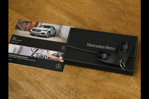 Mercedes-Benz GLA 200 Sport [ACHTERUITRIJCAMERA, DIGITAL DASHBOARD, LED, CRUISE CONTORL, BLUETOOTH TELEFOON, PDC V+A, AUTOMATISCHE AIRCO, AUTOMATISCHE VERLICHTING, NAVIGATIE, AUTOMAAT, NIEUWSTAAT]