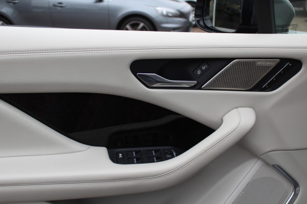 Jaguar I-PACE EV400 HSE 90 kWh / Full option / Panoramadak / 360Camera / Schaalstoelen / Head-up / Luchtvering / Leder / Meridian / Stuurverwarming