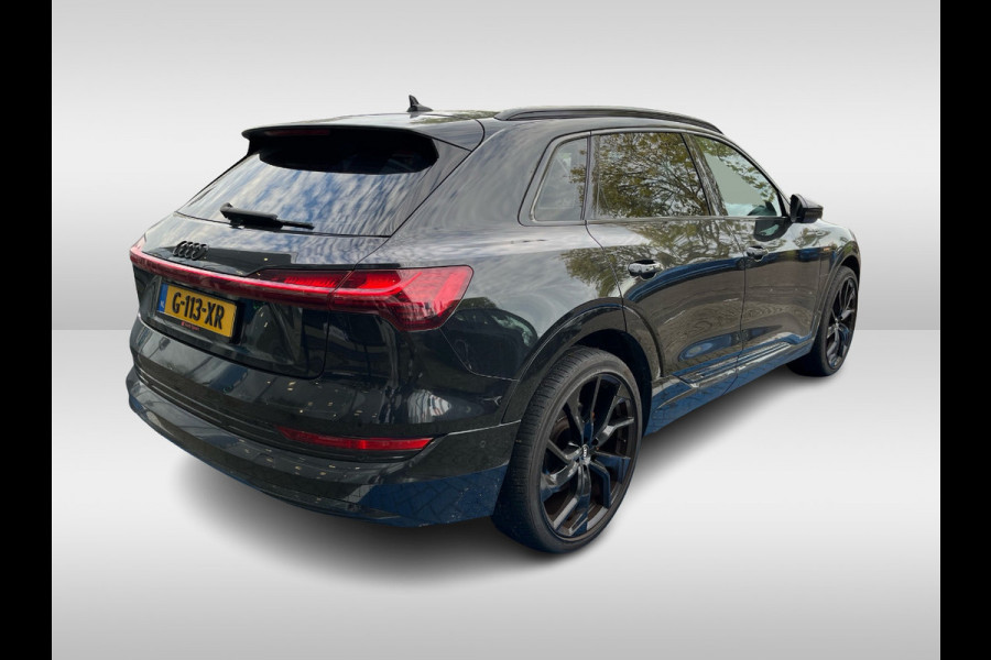 Audi e-tron e-tron 50 quattro Launch edition plus 71 kWh / Panoramadak / Leder / 20'' / Luchtvering / Parkeerhulp V+A / ACC / Navigatie / Stoelverwarming