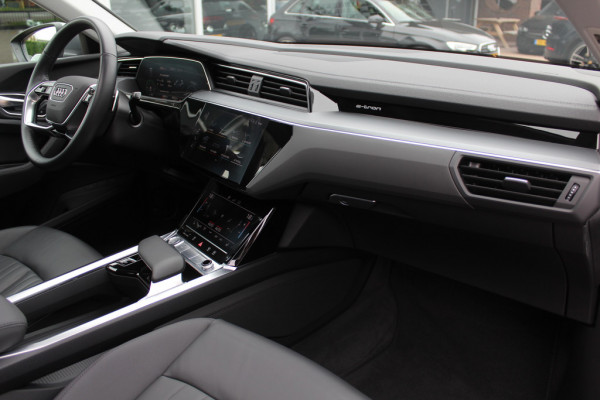 Audi e-tron e-tron 50 quattro Launch edition plus 71 kWh / Panoramadak / Leder / 20'' / Luchtvering / Parkeerhulp V+A / ACC / Navigatie / Stoelverwarming