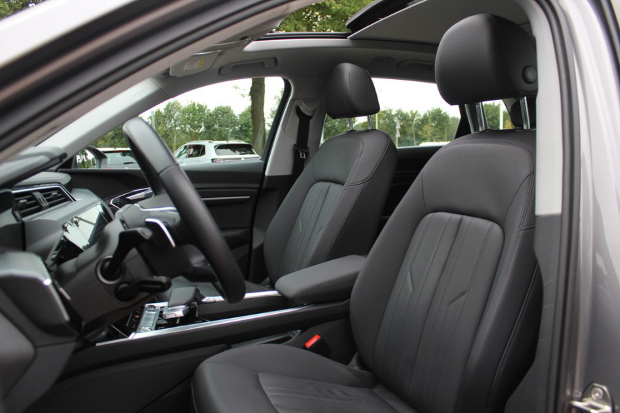 Audi e-tron e-tron 50 quattro Launch edition plus 71 kWh / Panoramadak / Leder / 20'' / Luchtvering / Parkeerhulp V+A / ACC / Navigatie / Stoelverwarming