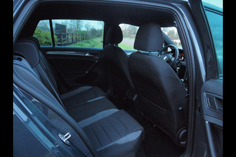 Volkswagen Golf 1.4 TSI Highline Business R | Camera | Apple Carplay | Cruise Control | Virtual Cockpit |