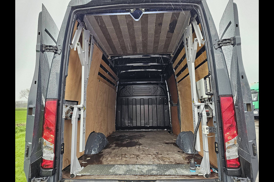 Iveco Daily 35S14V 2.3 L2H2 LAADLIFT in laadruimte EURO6 trekhaak 3500 kg