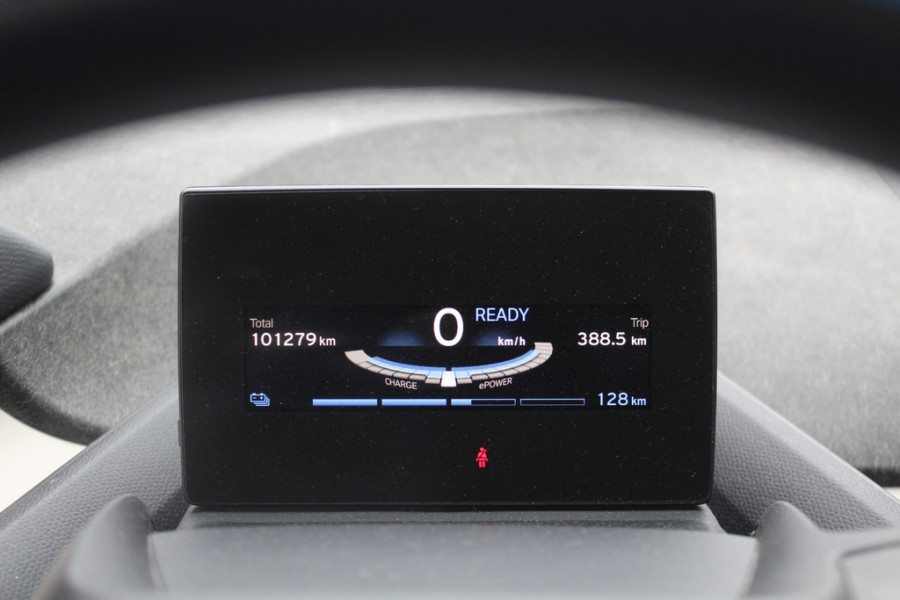 BMW i3 Basis 120Ah 42 kWh / Navigatie / 19'' / Parkeerhulp achter / Navigatie / Harman Kardon / Stoelverwarming / Cruise Control / Warmtepomp / Getint glas