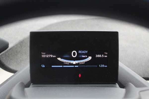 BMW i3 Basis 120Ah 42 kWh / Navigatie / 19'' / Parkeerhulp achter / Navigatie / Harman Kardon / Stoelverwarming / Cruise Control / Warmtepomp / Getint glas