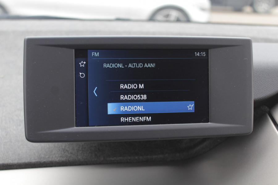 BMW i3 Basis 120Ah 42 kWh / Navigatie / 19'' / Parkeerhulp achter / Navigatie / Harman Kardon / Stoelverwarming / Cruise Control / Warmtepomp / Getint glas