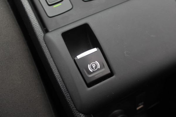 BMW i3 Basis 120Ah 42 kWh / Navigatie / 19'' / Parkeerhulp achter / Navigatie / Harman Kardon / Stoelverwarming / Cruise Control / Warmtepomp / Getint glas