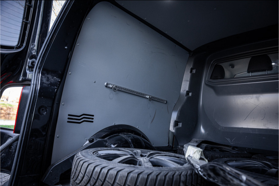 Volkswagen Transporter 2.0 TDI L2H1 30 DC Bulli 150pk Automaat ** Leder ** JB Edition **