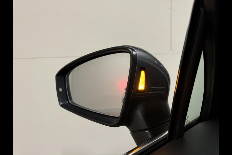 Volkswagen Tiguan 1.4 TSI R-Line Pano Virtual Massage Trekh. NAP