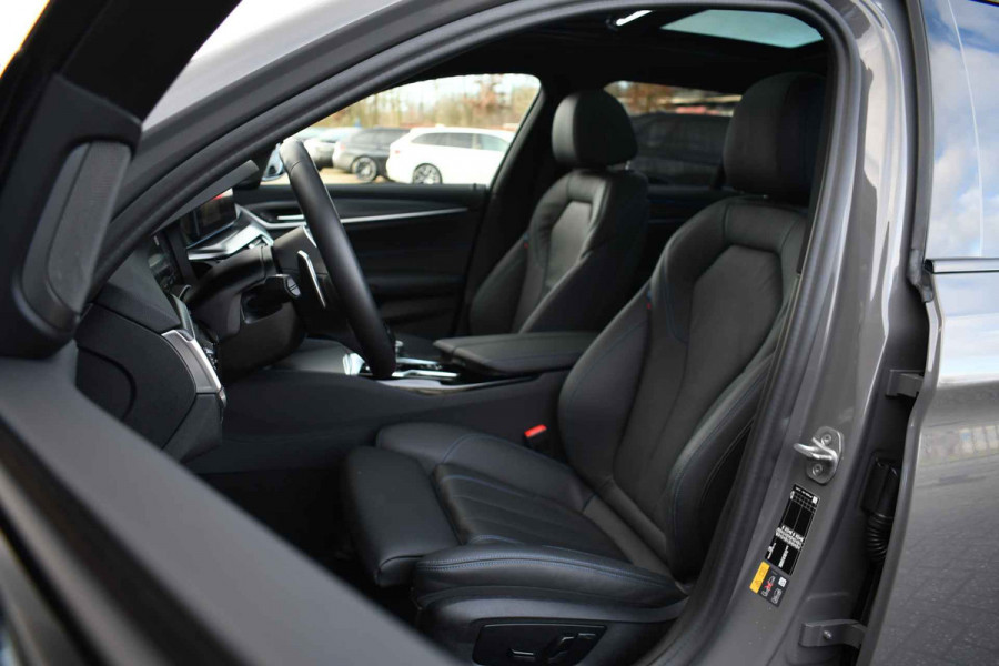 BMW 5 Serie Touring 530e xDrive M-Sport Pano ACC H/K HUD 19inch