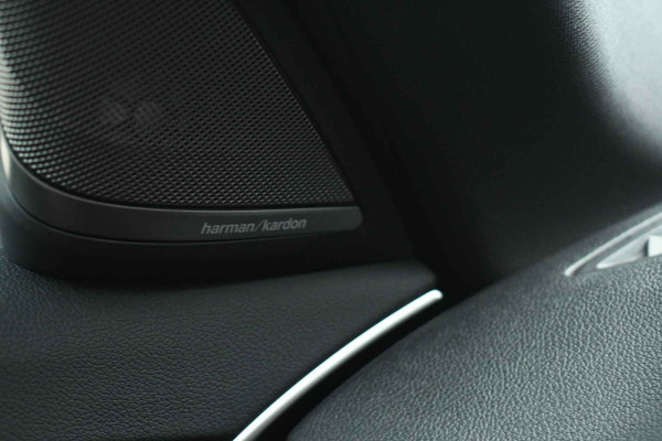 BMW 5 Serie Touring 530e xDrive M-Sport Pano ACC H/K HUD 19inch