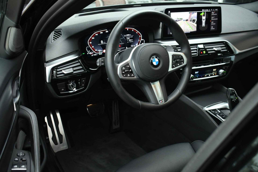 BMW 5 Serie Touring 530e xDrive M-Sport Pano ACC H/K HUD 19inch
