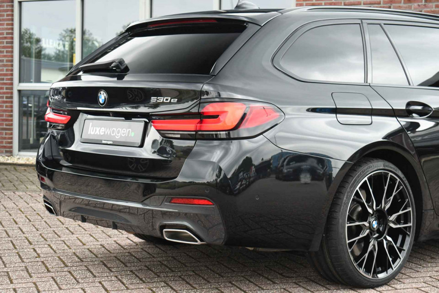 BMW 5 Serie Touring 530e xDrive M-Sport Pano ACC H/K HUD 19inch