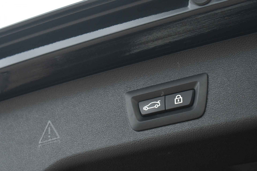 BMW 5 Serie Touring 530e xDrive M-Sport Pano ACC H/K HUD 19inch