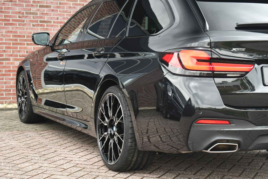 BMW 5 Serie Touring 530e xDrive M-Sport Pano ACC H/K HUD 19inch