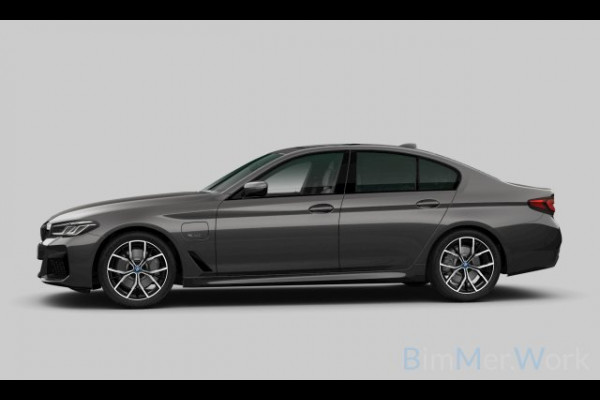 BMW 5 Serie 530e xDrive M-Sport Pano ACC H/K HUD Comf-zetels DAB