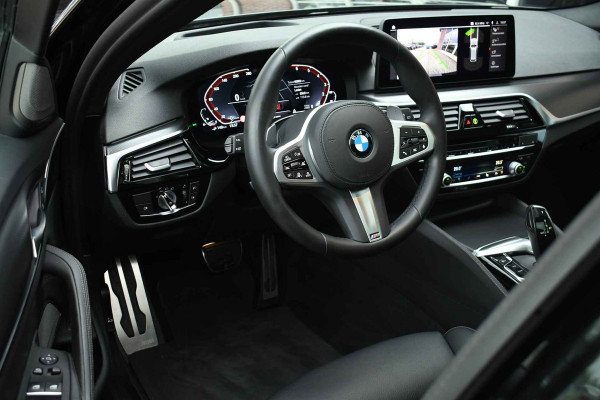 BMW 5 Serie 530e xDrive M-Sport Pano ACC H/K HUD Comf-zetels DAB