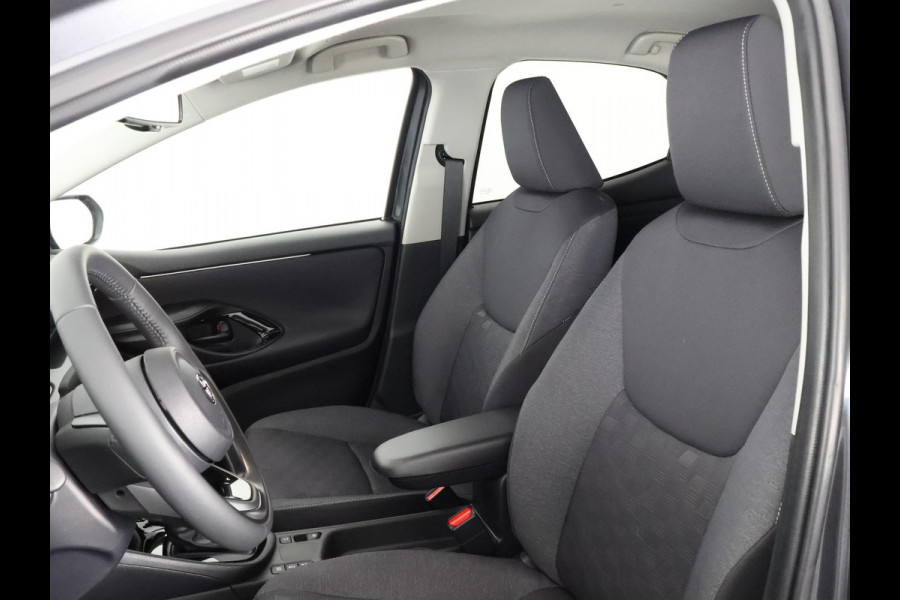 Toyota Yaris 1.5 Hybrid Dynamic Luxury | Stuur- & Stoelverwarming | Camera | Dode hoek detectie | Parkeersensoren Voor & Achter |