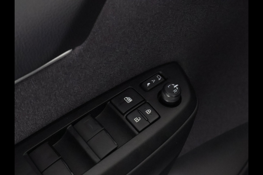 Toyota Yaris 1.5 Hybrid Dynamic Luxury | Stuur- & Stoelverwarming | Camera | Dode hoek detectie | Parkeersensoren Voor & Achter |