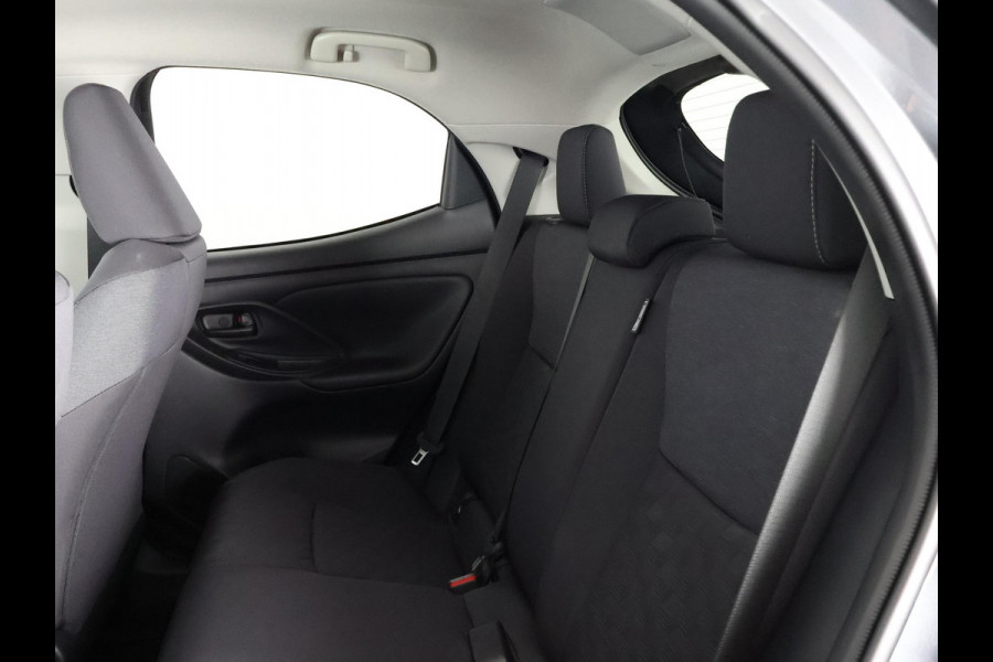 Toyota Yaris 1.5 Hybrid Dynamic Luxury | Stuur- & Stoelverwarming | Camera | Dode hoek detectie | Parkeersensoren Voor & Achter |