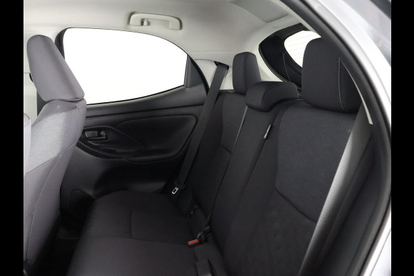 Toyota Yaris 1.5 Hybrid Dynamic Luxury | Stuur- & Stoelverwarming | Camera | Dode hoek detectie | Parkeersensoren Voor & Achter |