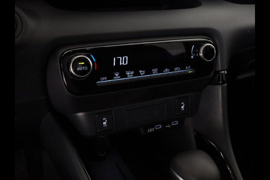 Toyota Yaris 1.5 Hybrid Dynamic Luxury | Stuur- & Stoelverwarming | Camera | Dode hoek detectie | Parkeersensoren Voor & Achter |