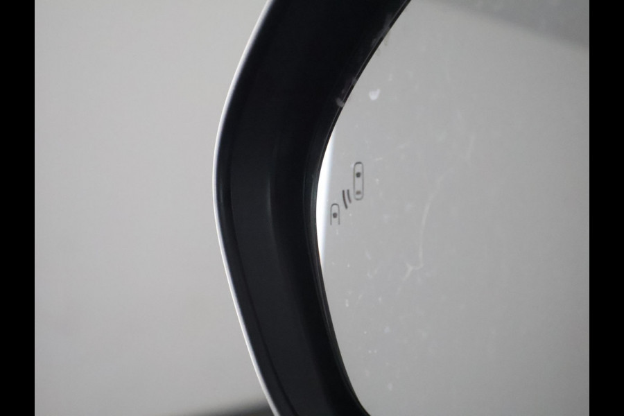 Toyota Yaris 1.5 Hybrid Dynamic Luxury | Stuur- & Stoelverwarming | Camera | Dode hoek detectie | Parkeersensoren Voor & Achter |