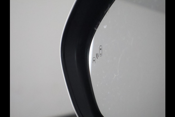 Toyota Yaris 1.5 Hybrid Dynamic Luxury | Stuur- & Stoelverwarming | Camera | Dode hoek detectie | Parkeersensoren Voor & Achter |