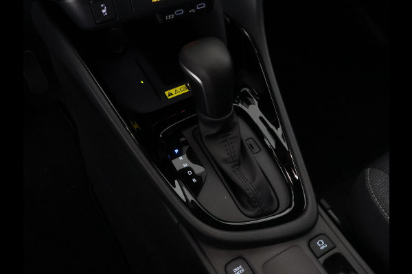Toyota Yaris 1.5 Hybrid Dynamic Luxury | Stuur- & Stoelverwarming | Camera | Dode hoek detectie | Parkeersensoren Voor & Achter |