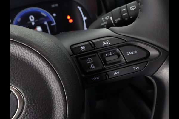 Toyota Yaris 1.5 Hybrid Dynamic Luxury | Stuur- & Stoelverwarming | Camera | Dode hoek detectie | Parkeersensoren Voor & Achter |