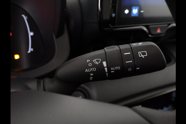 Toyota Yaris 1.5 Hybrid Dynamic Luxury | Stuur- & Stoelverwarming | Camera | Dode hoek detectie | Parkeersensoren Voor & Achter |