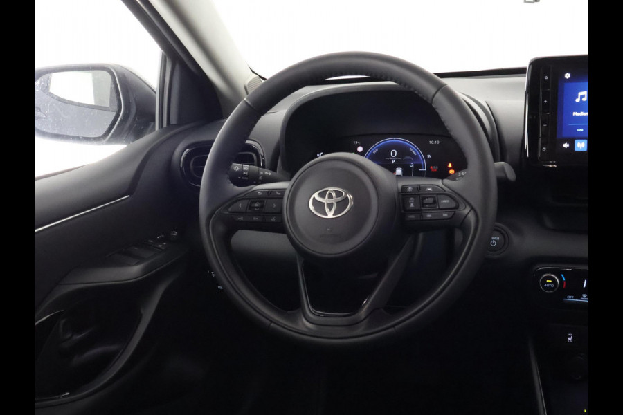Toyota Yaris 1.5 Hybrid Dynamic Luxury | Stuur- & Stoelverwarming | Camera | Dode hoek detectie | Parkeersensoren Voor & Achter |
