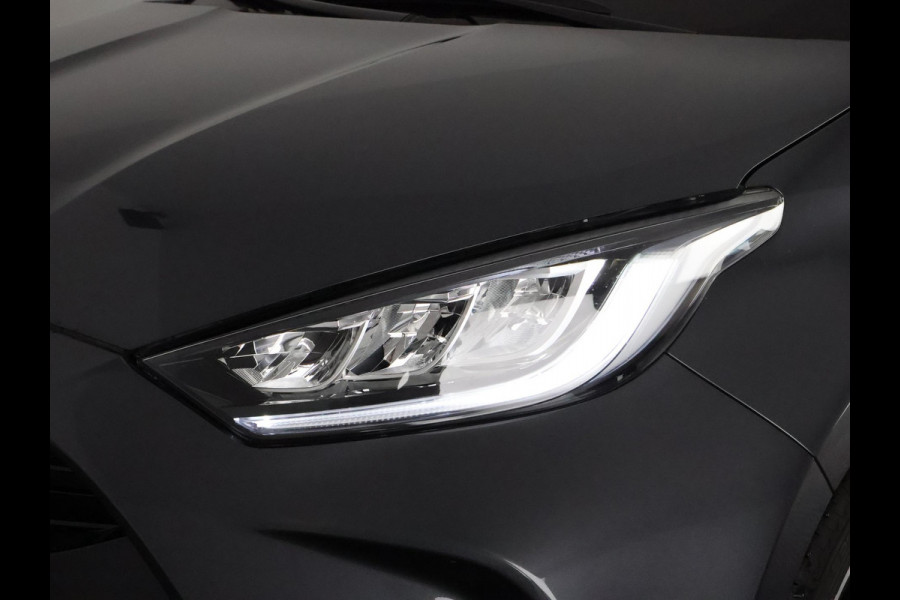 Toyota Yaris 1.5 Hybrid Dynamic Luxury | Stuur- & Stoelverwarming | Camera | Dode hoek detectie | Parkeersensoren Voor & Achter |