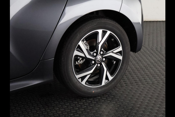 Toyota Yaris 1.5 Hybrid Dynamic Luxury | Stuur- & Stoelverwarming | Camera | Dode hoek detectie | Parkeersensoren Voor & Achter |