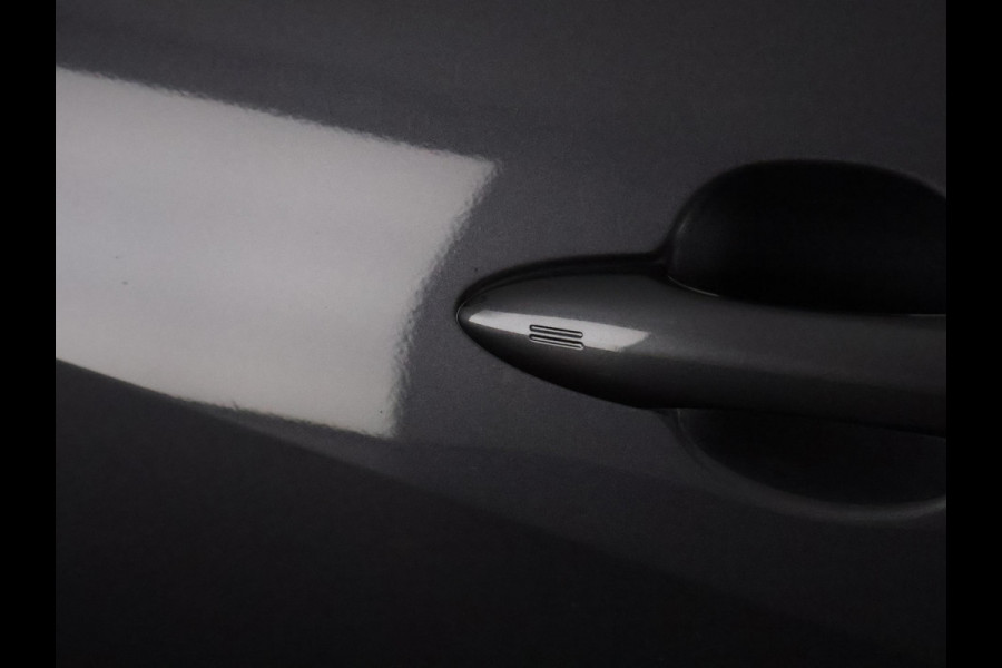 Toyota Yaris 1.5 Hybrid Dynamic Luxury | Stuur- & Stoelverwarming | Camera | Dode hoek detectie | Parkeersensoren Voor & Achter |