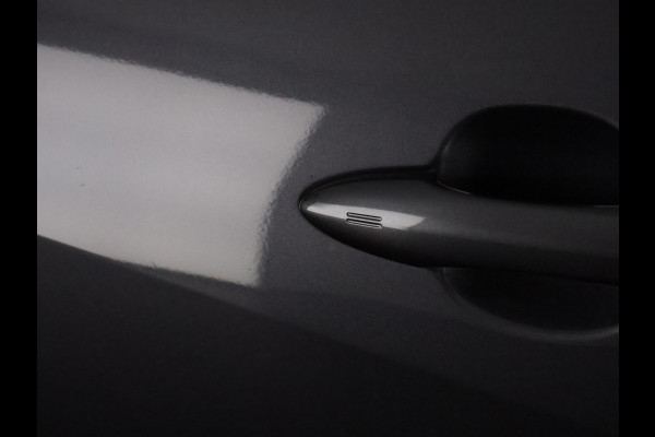 Toyota Yaris 1.5 Hybrid Dynamic Luxury | Stuur- & Stoelverwarming | Camera | Dode hoek detectie | Parkeersensoren Voor & Achter |