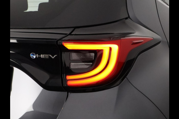 Toyota Yaris 1.5 Hybrid Dynamic Luxury | Stuur- & Stoelverwarming | Camera | Dode hoek detectie | Parkeersensoren Voor & Achter |