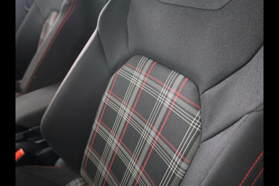 Volkswagen Polo 2.0 TSI GTI 20PK DSG | Digitaal dashboard | Navigatie | Parkeersensoren voor + achter | 18"LM velgen |