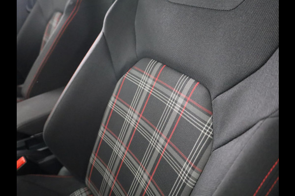 Volkswagen Polo 2.0 TSI GTI 20PK DSG | Digitaal dashboard | Navigatie | Parkeersensoren voor + achter | 18"LM velgen |