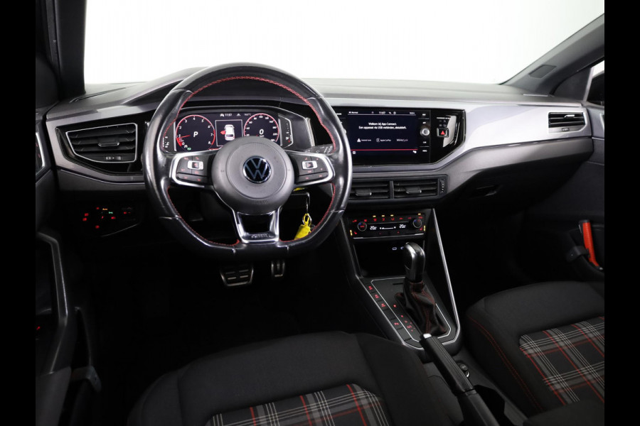 Volkswagen Polo 2.0 TSI GTI 20PK DSG | Digitaal dashboard | Navigatie | Parkeersensoren voor + achter | 18"LM velgen |