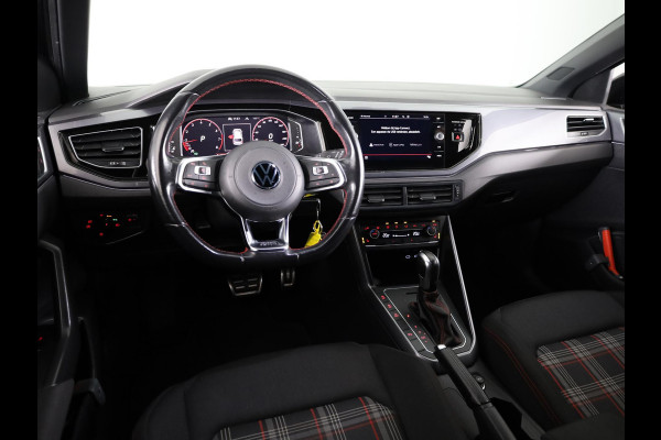 Volkswagen Polo 2.0 TSI GTI 20PK DSG | Digitaal dashboard | Navigatie | Parkeersensoren voor + achter | 18"LM velgen |
