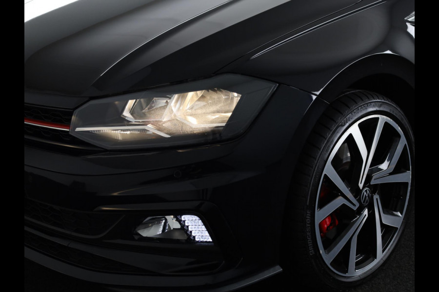 Volkswagen Polo 2.0 TSI GTI 20PK DSG | Digitaal dashboard | Navigatie | Parkeersensoren voor + achter | 18"LM velgen |