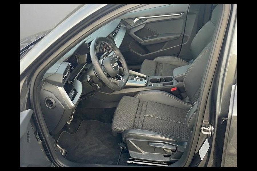 Audi A3 Sportback 35 TFSI S edition 150pk| Panoramadak | 18 inch Lichtmetalen velgen | Apple carplay-/ Android auto | Stoelverwarming